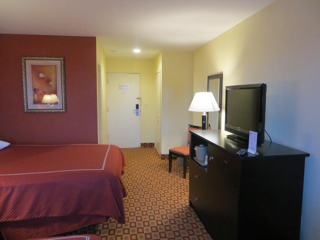 Super 8 By Wyndham Chicago Northlake O'Hare South Room photo