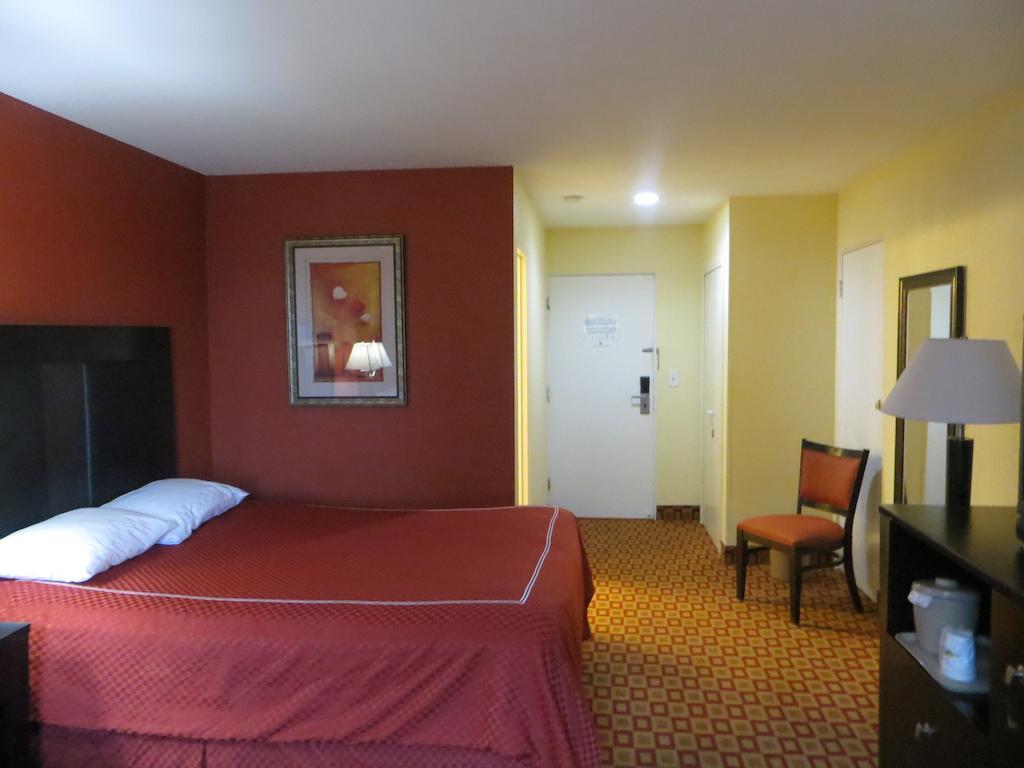 Super 8 By Wyndham Chicago Northlake O'Hare South Room photo